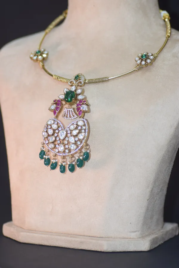 Green_Brass_Necklace_Set_For_Women
